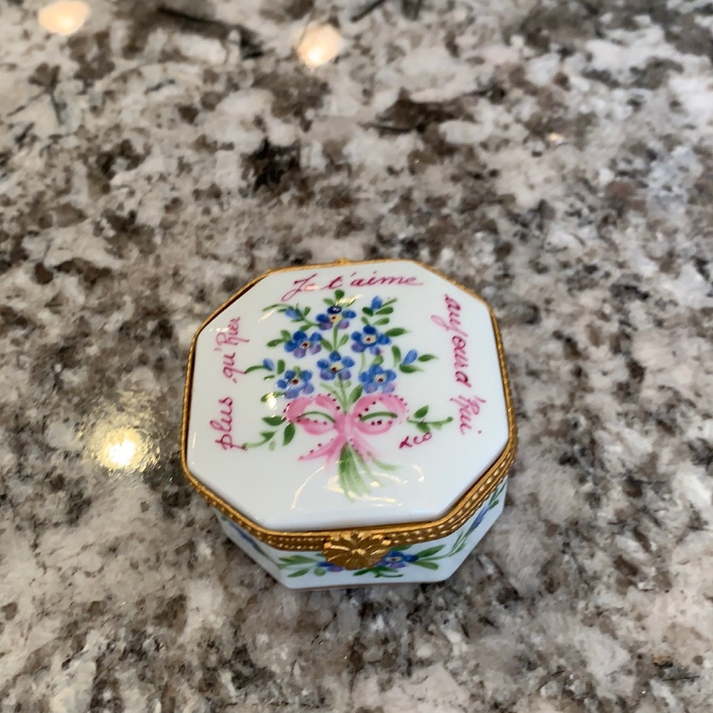 💗Limoges porcelain box
